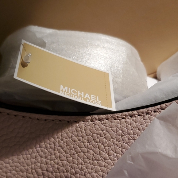 Michael kors  HP briley blush messanger sold out boxed - Picture 8 of 10